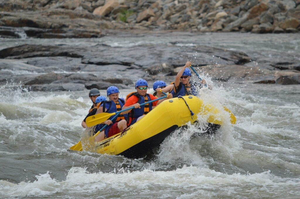 rafting, whitewater, river-444743.jpg